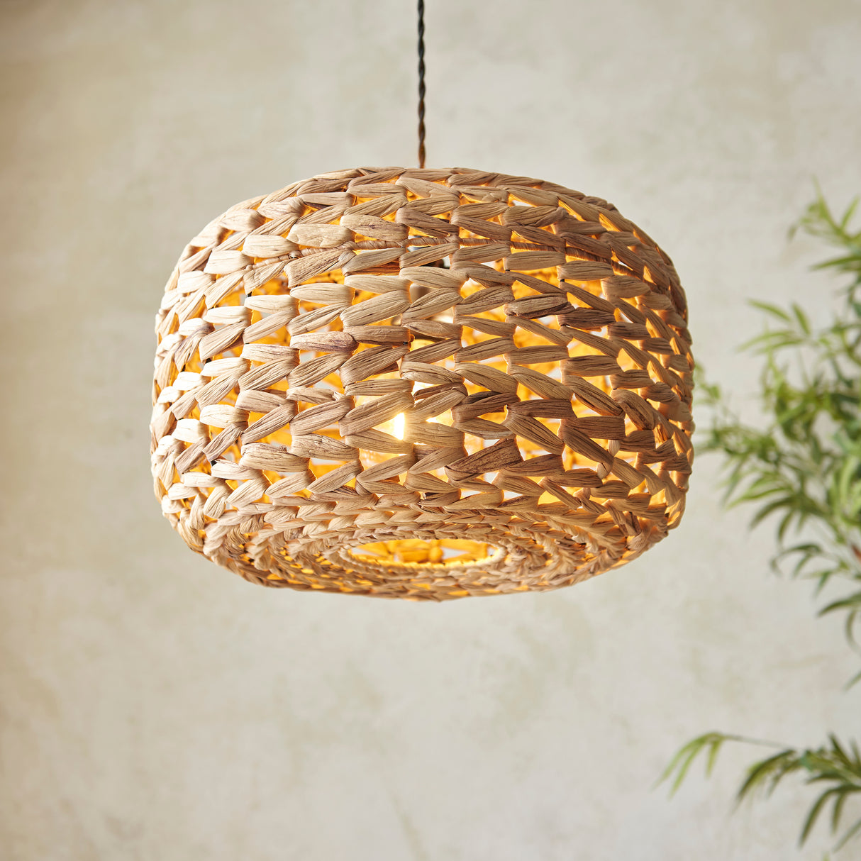 Scandinavian Raffia Handwoven Pendant Ceiling Light | E27 | Natural Rattan